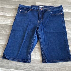 💚 Classic Blue Straight-Leg Jeans with Medium Weight Denim